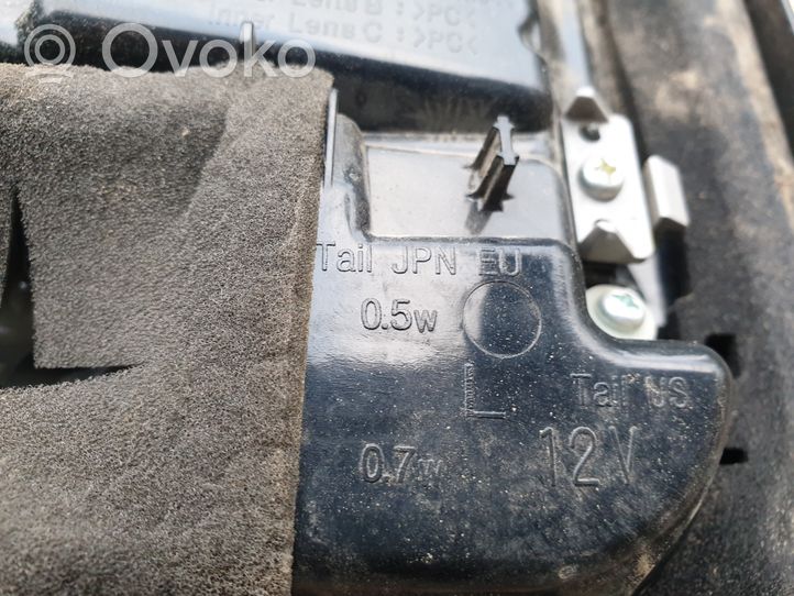 Toyota Land Cruiser (J200) Galinis žibintas dangtyje 8159160210