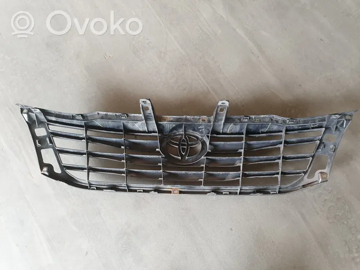 Toyota Hilux (AN10, AN20, AN30) Front bumper upper radiator grill 531110K680