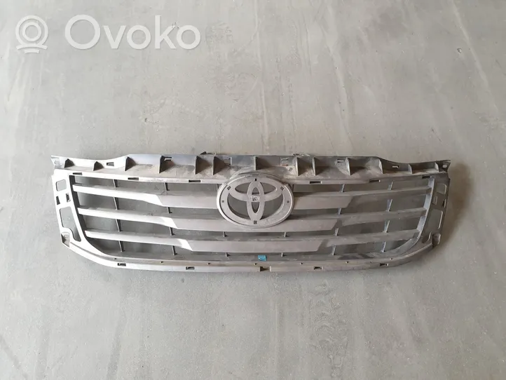 Toyota Hilux (AN10, AN20, AN30) Front bumper upper radiator grill 531110K680