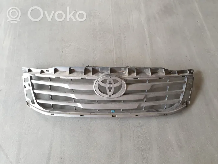 Toyota Hilux (AN10, AN20, AN30) Rejilla superior del radiador del parachoques delantero 531110K680