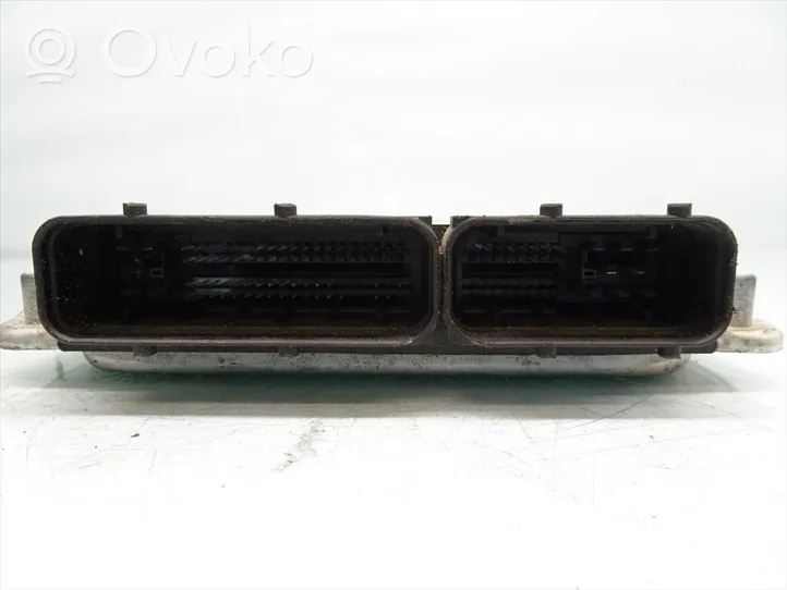 Volkswagen PASSAT B5.5 Variklio valdymo blokas 066906032AS