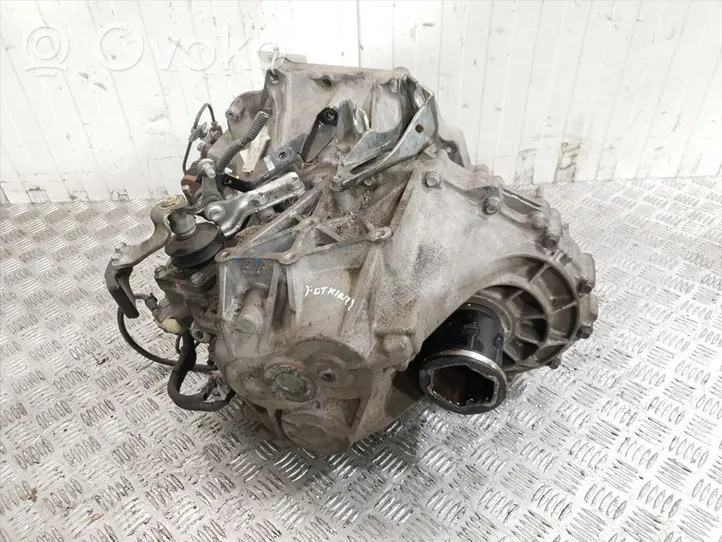 Toyota Avensis T270 Manuaalinen 6-portainen vaihdelaatikko 33111-42060