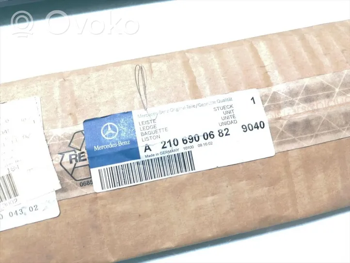 Mercedes-Benz E AMG W210 Apdaila galinių durų (moldingas) A2106900682