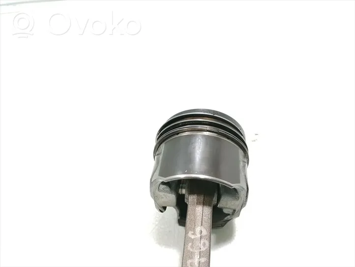 Mitsubishi Grandis Piston avec bielle 