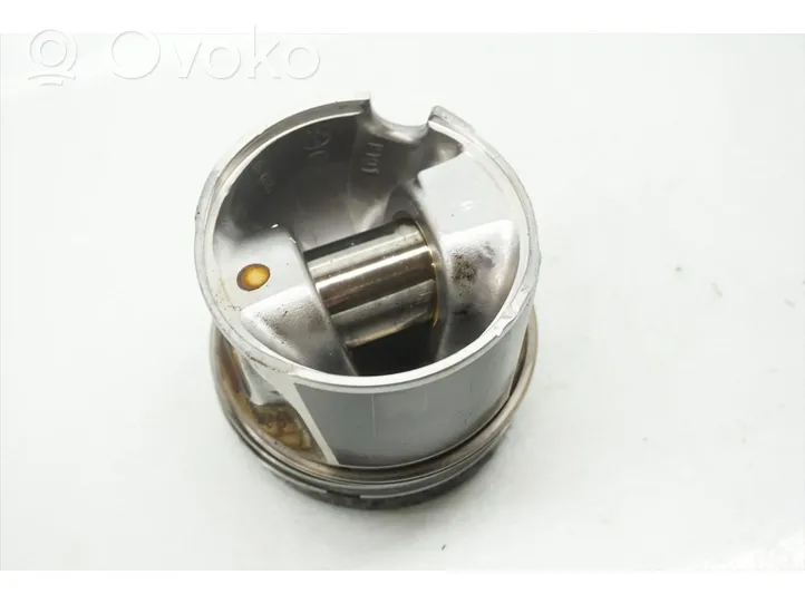 Volkswagen Polo IV 9N3 Piston 