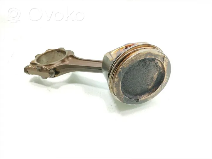 Volkswagen New Beetle Piston with connecting rod 