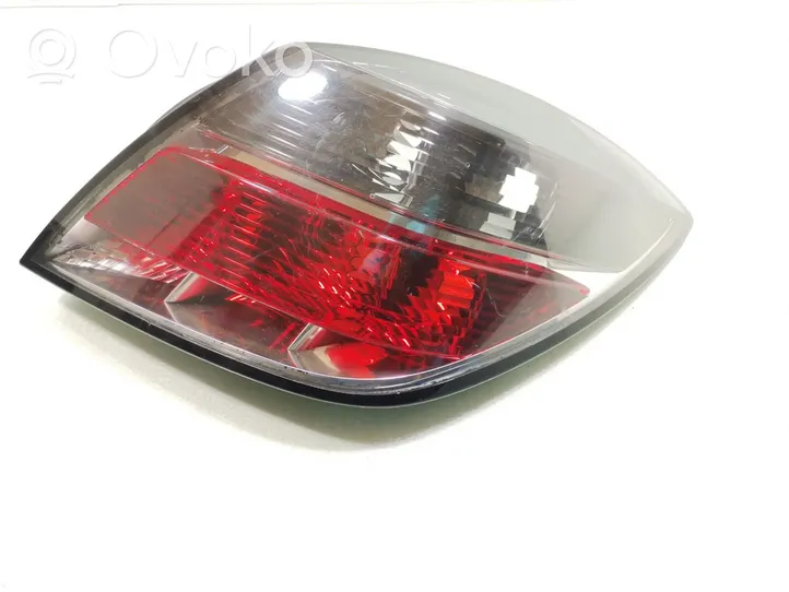 Opel Astra H Lampa tylna 13252444