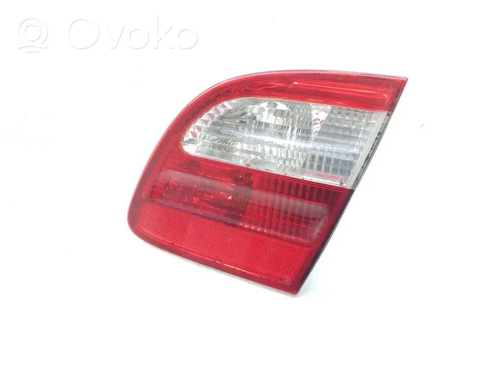 Mercedes-Benz E W211 Luci posteriori del portellone del bagagliaio A2118201464