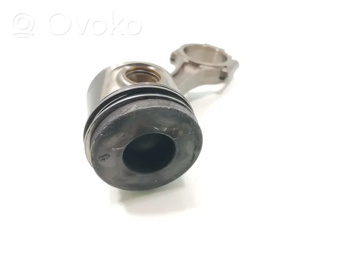 Volkswagen Eos Piston with connecting rod 