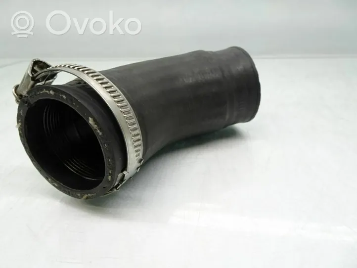 Skoda Octavia Mk3 (5E) Tube d'admission de tuyau de refroidisseur intermédiaire 04L145828D