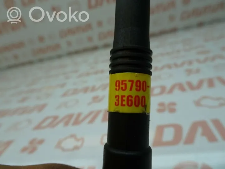 KIA Sorento Antena wewnętrzna 957903E600