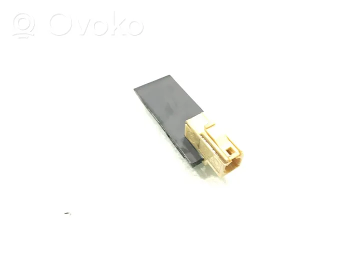 Audi A4 S4 B7 8E 8H Antenna bluetooth 8P0035503E