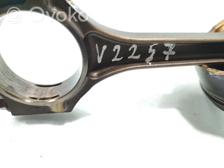 Jaguar X-Type Piston with connecting rod 