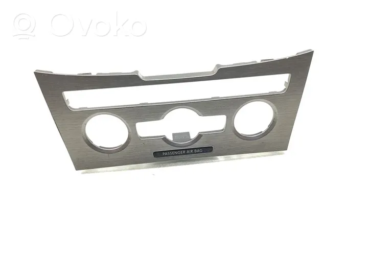 Volkswagen PASSAT B7 Console centrale, commande chauffage/clim 3C8863082