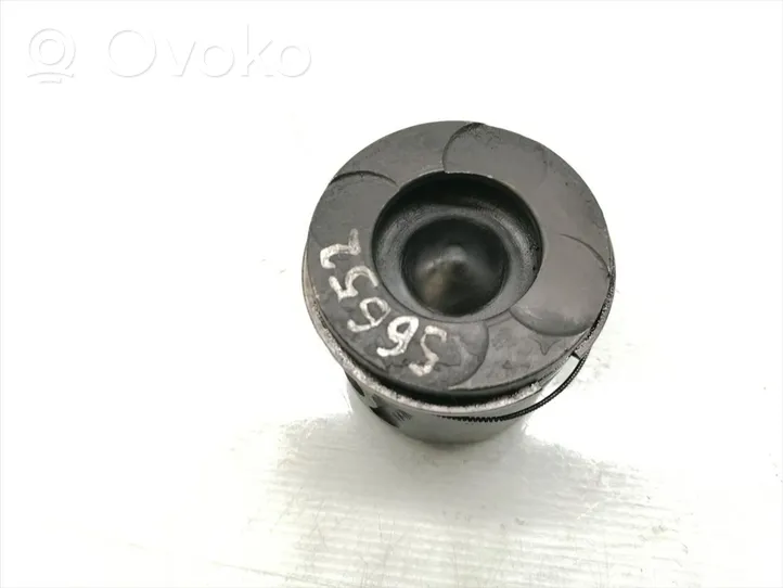 Opel Astra H Piston 