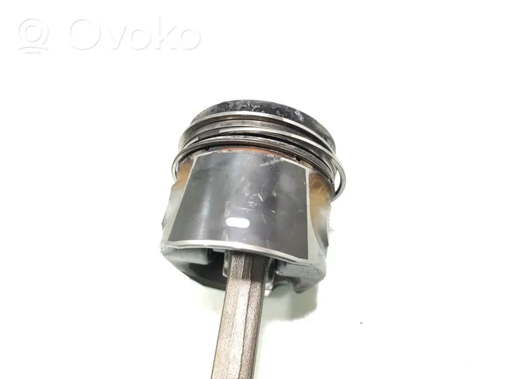 Volvo V40 Piston avec bielle 