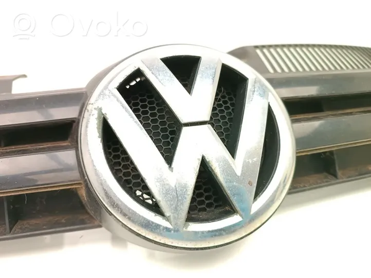 Volkswagen Golf Cross Etupuskurin ylempi jäähdytinsäleikkö 1K9853653A