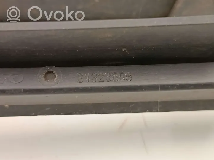 Volvo S60 Grille inférieure de pare-chocs avant 31323858