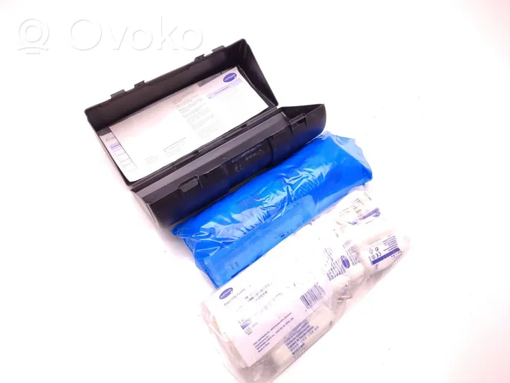 Mercedes-Benz C AMG W202 Trousse de premiers secours A2208600150