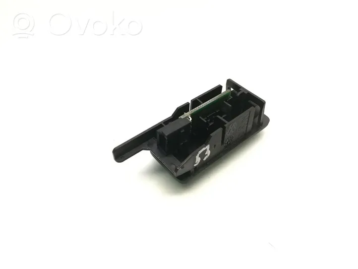 Volkswagen Touareg I Câble adaptateur AUX 1K0035724