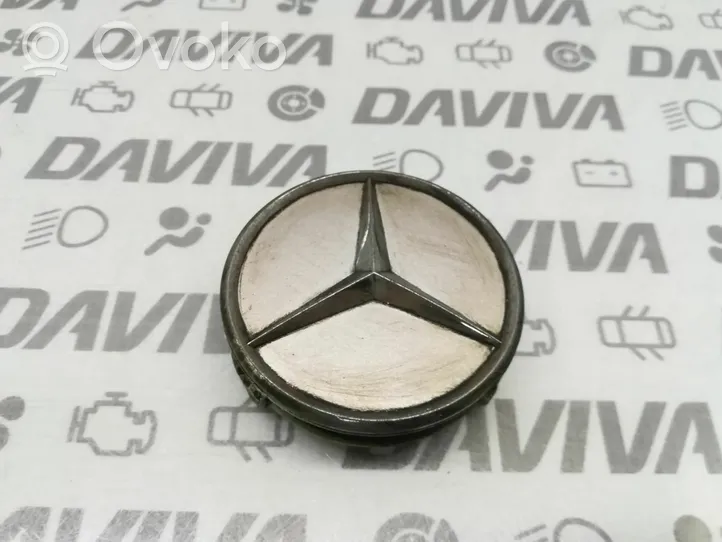 Mercedes-Benz C W204 Rūpnīcas varianta diska centra vāciņš (-i) 2204000125