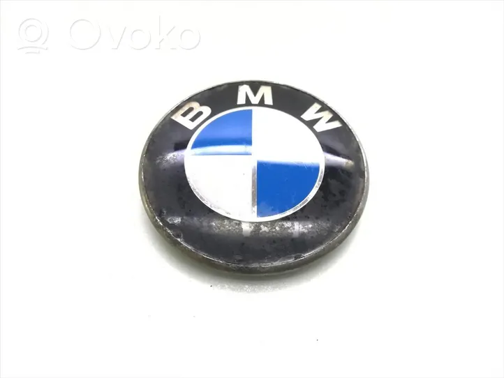 BMW 3 E90 E91 Takalastausoven mallikirjaimet 8219237