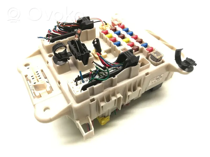 Toyota RAV 4 (XA10) Skrzynka bezpieczników / Komplet 0910