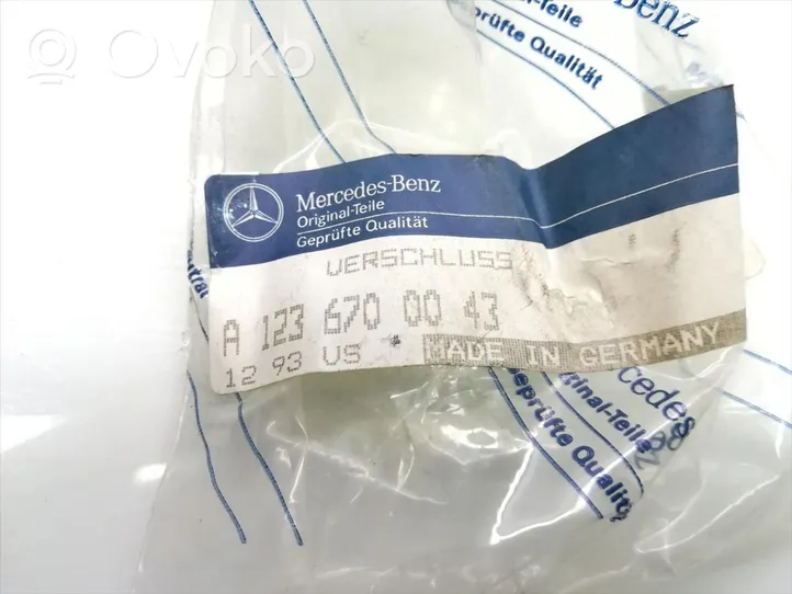 Mercedes-Benz W123 Loga atvēršanas rokturis A1236700043