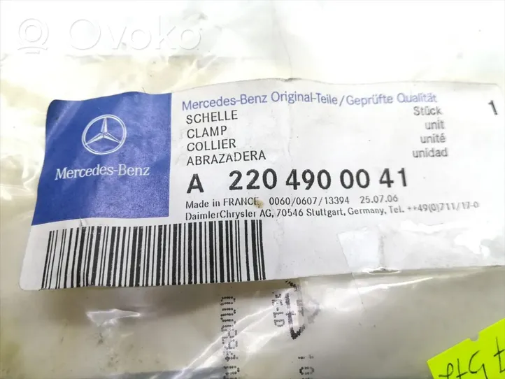 Mercedes-Benz S W220 Äänenvaimentimen putken liittimen pidike A2204900041
