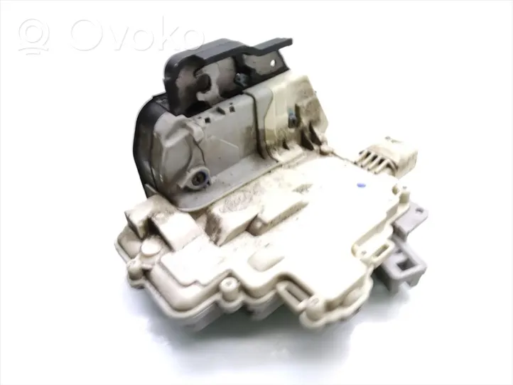 Audi A4 S4 B7 8E 8H Serratura portiera anteriore 8E2877015