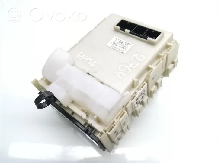 Toyota Avensis T270 Module de fusibles 82730-05150