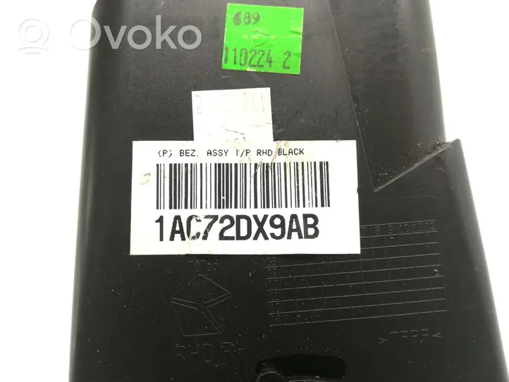 Chrysler Voyager Moldura protectora de la rejilla de ventilación lateral del panel 1AC72DX9AB