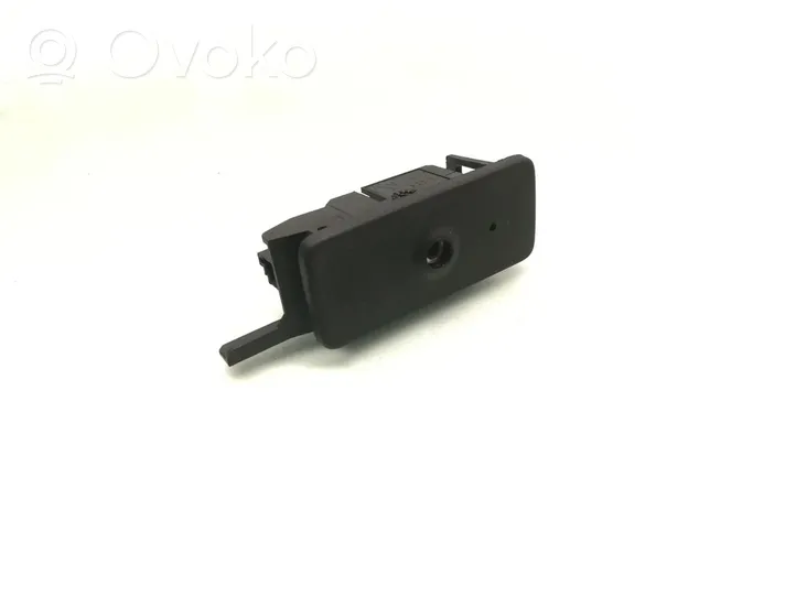 Volkswagen Touareg I Câble adaptateur AUX 1K0035724