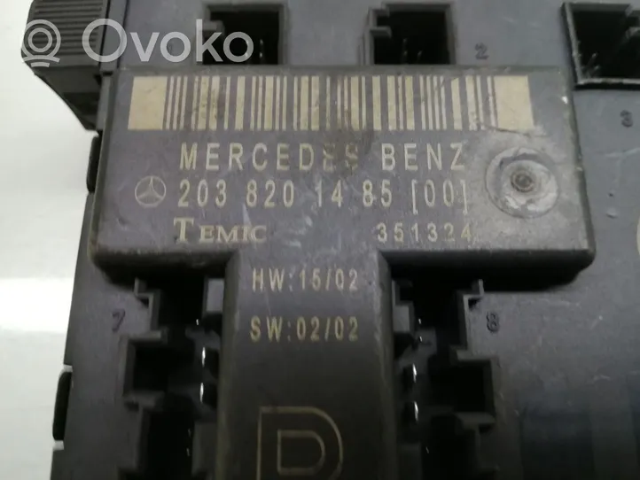 Mercedes-Benz C AMG W203 Klosze lamp tylnej klapy bagażnika 2038201485