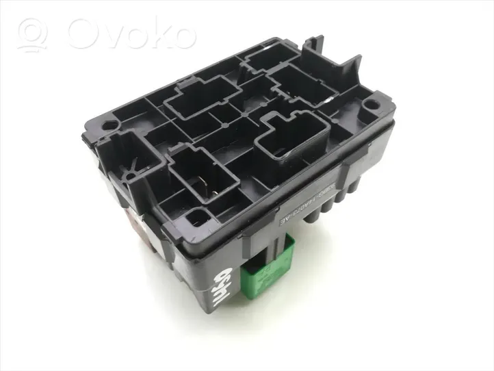 Ford Mondeo Mk III Module de fusibles 93BG-14A073-AE