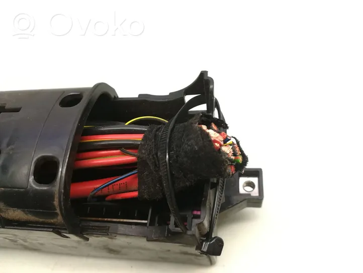 Volkswagen Touran II Module de fusibles 1213301064