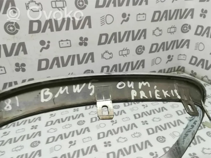 BMW 5 E60 E61 Apdailinė priekinio bamperio juosta 7027066