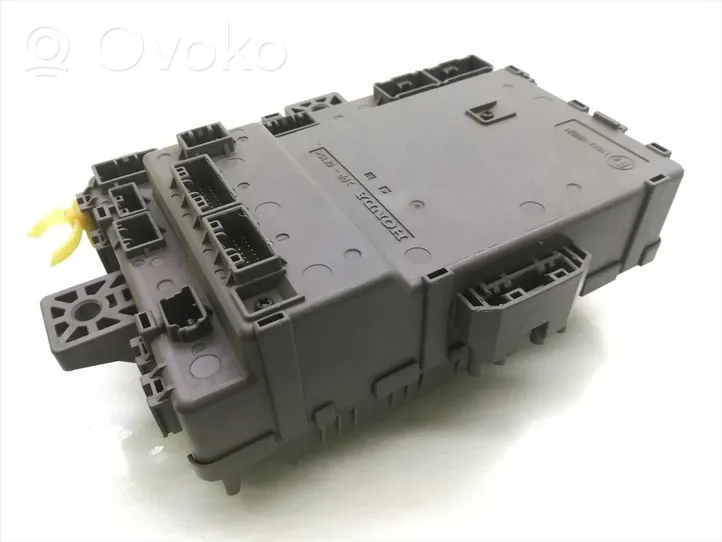 Honda Civic IX Module de fusibles TV0-E210