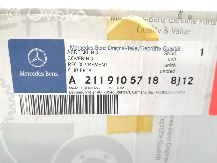 Mercedes-Benz E AMG W211 Kojelaudan säilytyslokero A2119105718