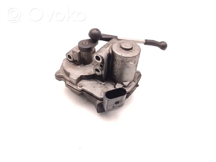 Volkswagen Touareg I Intake manifold valve actuator/motor 059129086