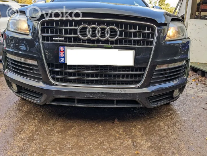 Audi Q7 4L Priekio detalių komplektas 