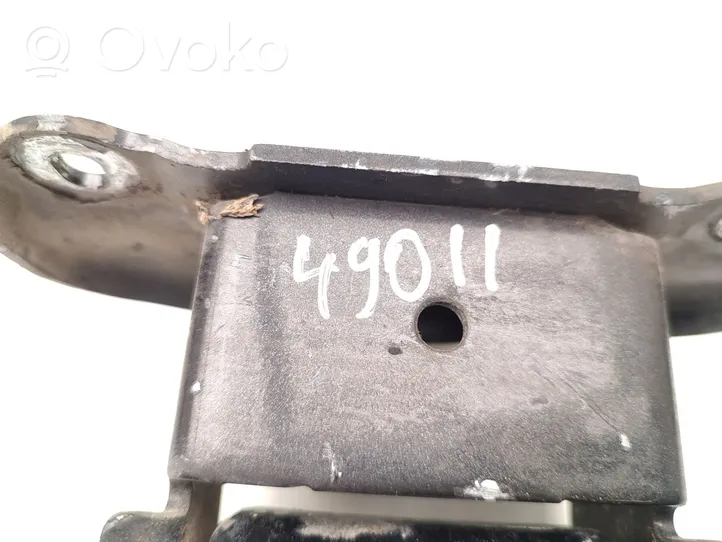 Opel Vivaro Rear door lower hinge 