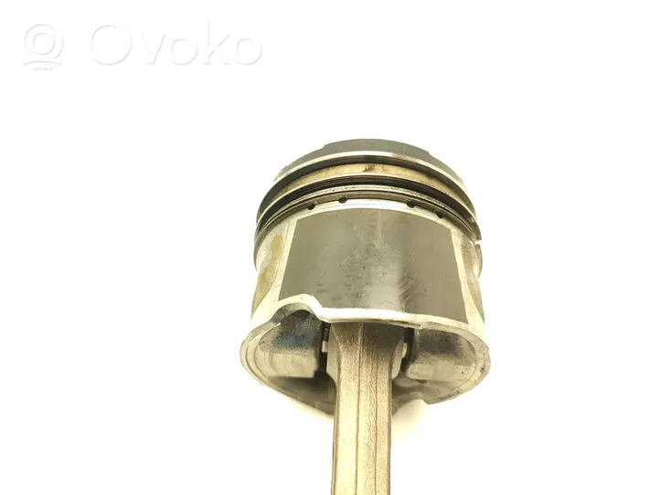 Toyota Avensis T270 Piston avec bielle 2AD-FTV