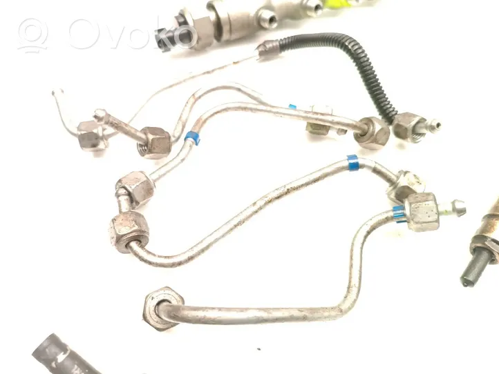 Mazda 6 Kit d'injecteurs de carburant R2AA13800