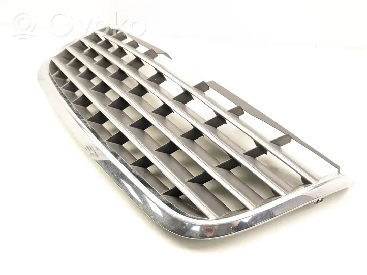 Chrysler Voyager Maskownica / Grill / Atrapa górna chłodnicy 05113127AA