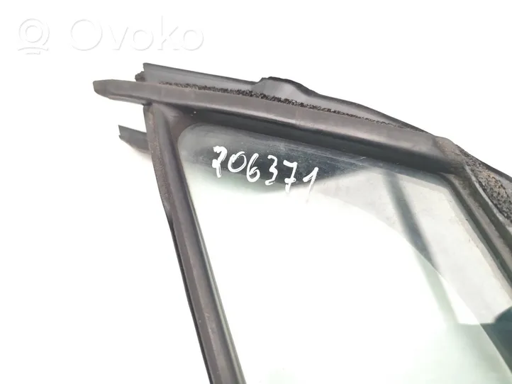 Toyota Yaris Luna/vidrio de la ventanilla de ventilación (coupé) 43R-00097