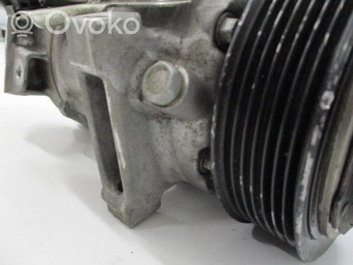 Nissan Maxima U11 Ilmastointilaitteen kompressorin pumppu (A/C) 92600 4EB0A 926004EB0A