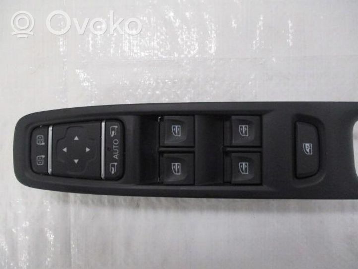 Renault Captur Przełącznik / Przycisk otwierania szyb 255702886R