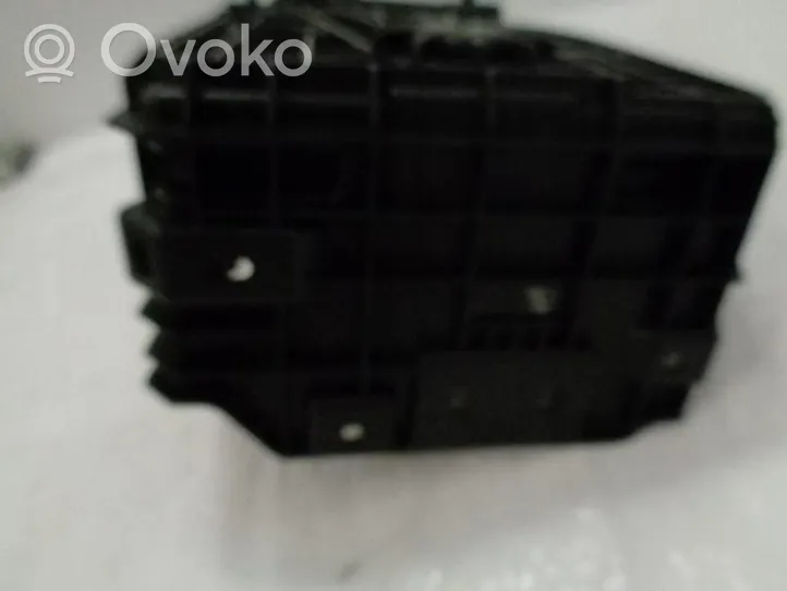 Peugeot 208 Batteriekasten 9823533180