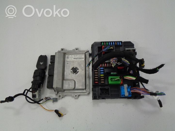 Citroen C4 Cactus Engine ECU kit and lock set 9800913080